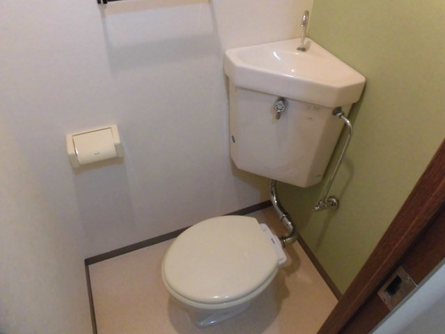 トイレ　清潔感のあるトイレです