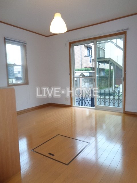 4DK Apartment in Nakano, Tokyo — photo 3 of 3
