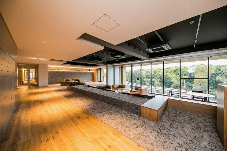 エントランス　■オートロック■防犯カメラ