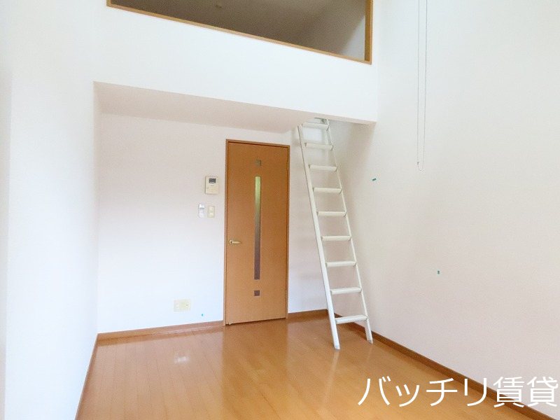 居室・リビング　同型タイプの為、現状を優先致します。