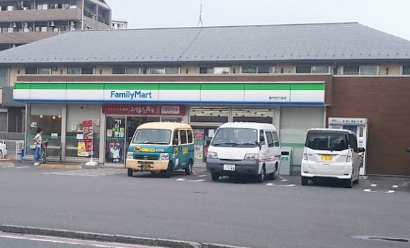 コンビニ　ファミリーマート 青戸四丁目店（コンビニ）まで876m
