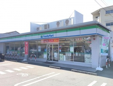 コンビニ　ファミリーマート 東あじま三丁目店（コンビニ）まで217m