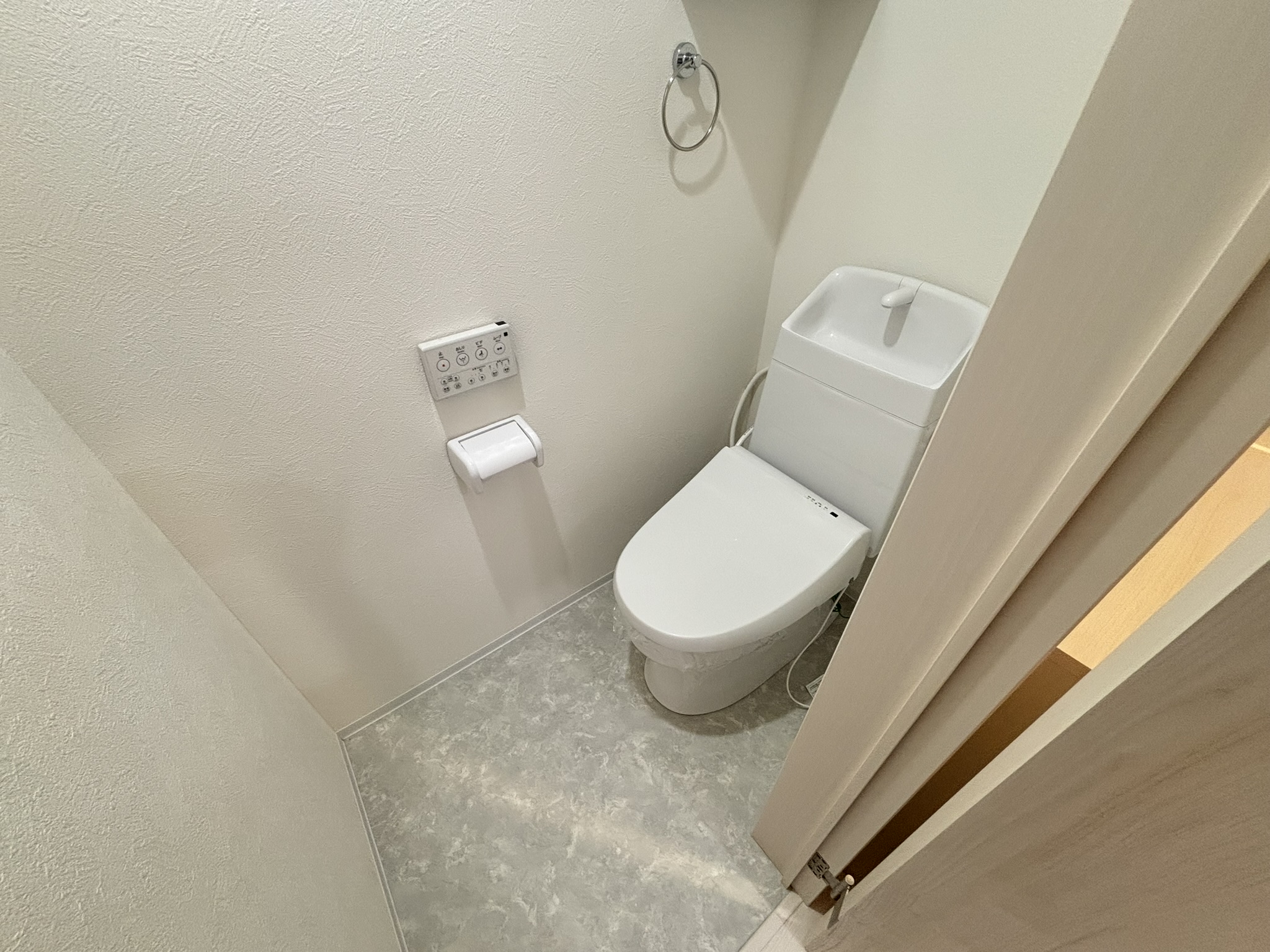 仙台市地下鉄東西線 薬師堂駅 徒歩12分 3階建 築1年のトイレ写真