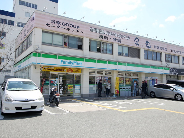 コンビニ　ファミリーマート箕面船場店（コンビニ）まで478m