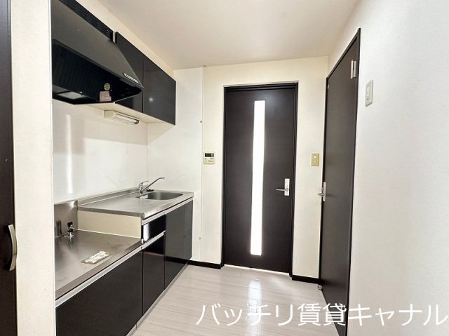 キッチン　※同型タイプ写真の為、現状優先。