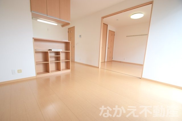 居室・リビング　こちらの居間で趣味の時間をお楽しみください