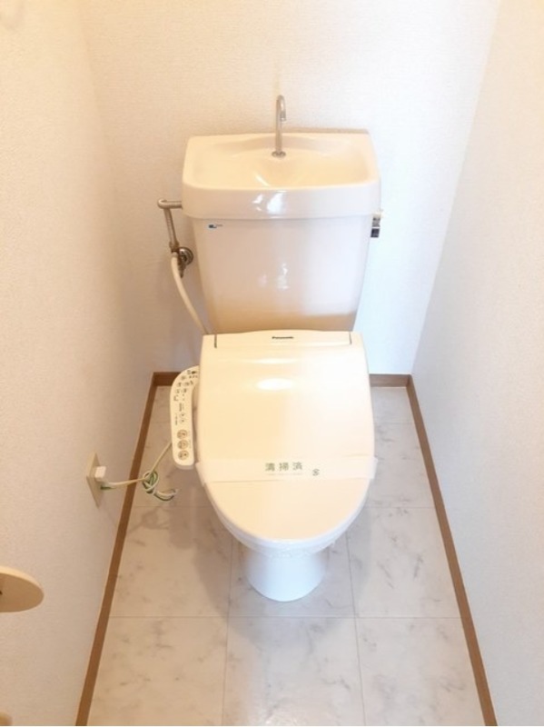 東武小泉線 竜舞駅 徒歩5分 2階建 築31年のトイレ写真