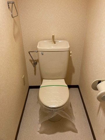 阪急今津線 甲東園駅 徒歩8分 3階建 築30年のトイレ写真