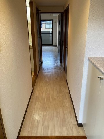 阪急今津線 甲東園駅 徒歩8分 3階建 築30年の玄関写真