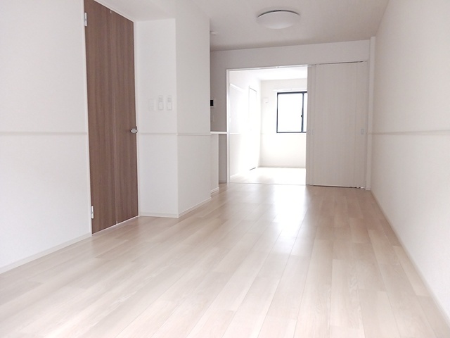 シャルフ飛江田 IIの居間写真