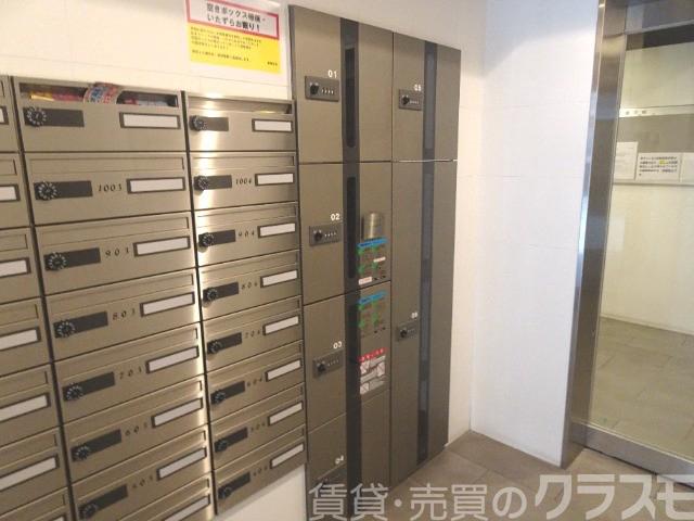エントランス　留守中の荷物の受取は宅配ＢＯＸで♪