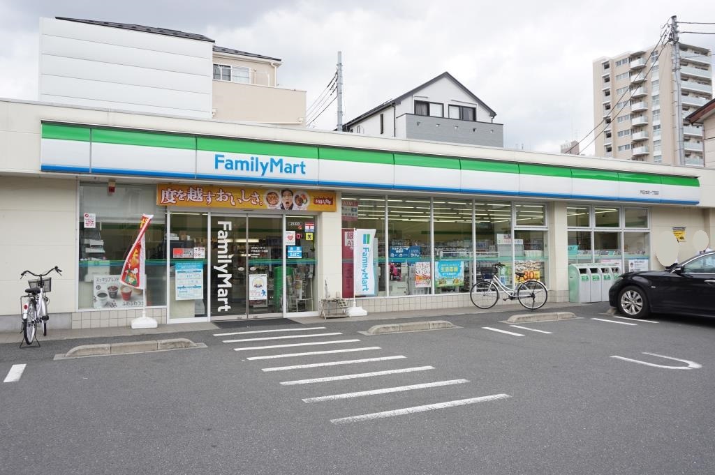 コンビニ　ファミリーマート 戸田本町一丁目店（コンビニ）まで204m