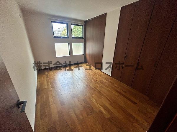 上汐4丁目戸建の居間写真