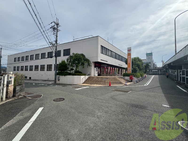 郵便局　川西北郵便局（郵便局）まで214m