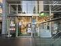 コンビニ　ファミリーマート 西新宿八丁目店（コンビニ）まで222m