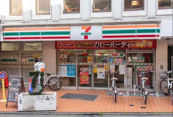コンビニ　セブンイレブン世田谷下北沢駅前店（コンビニ）まで180m