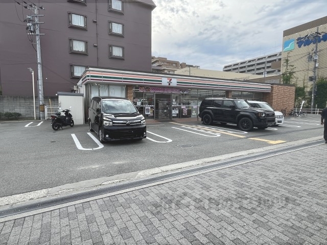 コンビニ　セブンイレブン伊丹南町２丁目店（コンビニ）まで500m