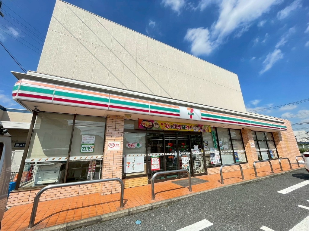 コンビニ　セブンイレブン 足立綾瀬4丁目店（コンビニ）まで162m