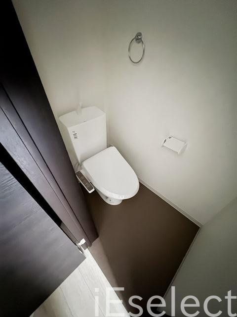 トイレ　温水洗浄便座付きのトイレです