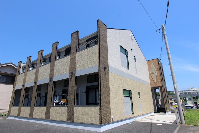 ＪＲ東海道本線 平塚駅 バス乗車時間：17分 最寄りバス停で下車 徒歩7分 築18年