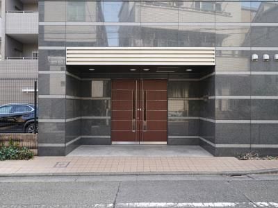 エントランス　落ち着いたエントランスです