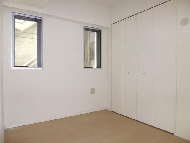 その他部屋・スペース　★ベッドルームにも小窓・収納あります★