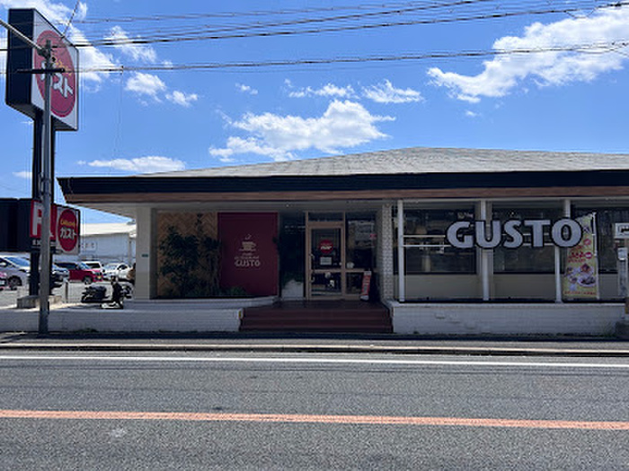 飲食店　ガスト 平野加美店（飲食店）まで800m