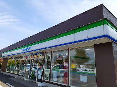 コンビニ　ファミリーマート（コンビニ）まで350m
