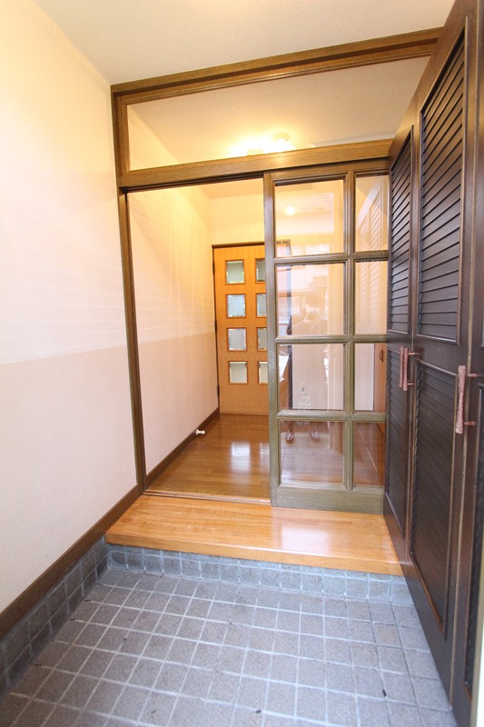 とん田東町541番地貸家の玄関写真