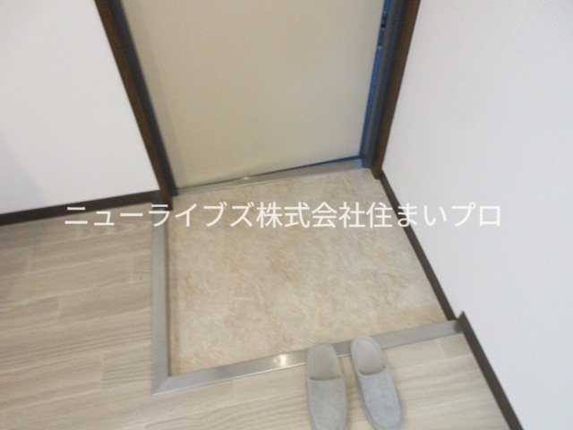 京阪本線 寝屋川市駅 徒歩3分 3階建 築31年の玄関写真
