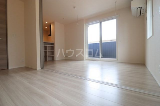 ＪＲ常磐線 北小金駅 徒歩4分 3階建 築3年の居間写真
