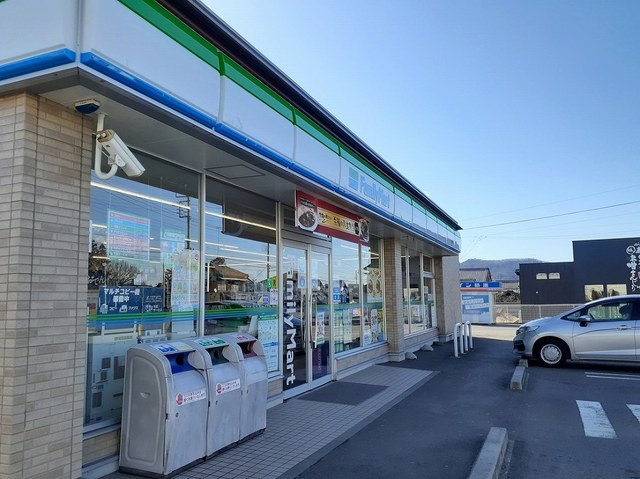 コンビニ　ファミリーマート（コンビニ）まで1500m