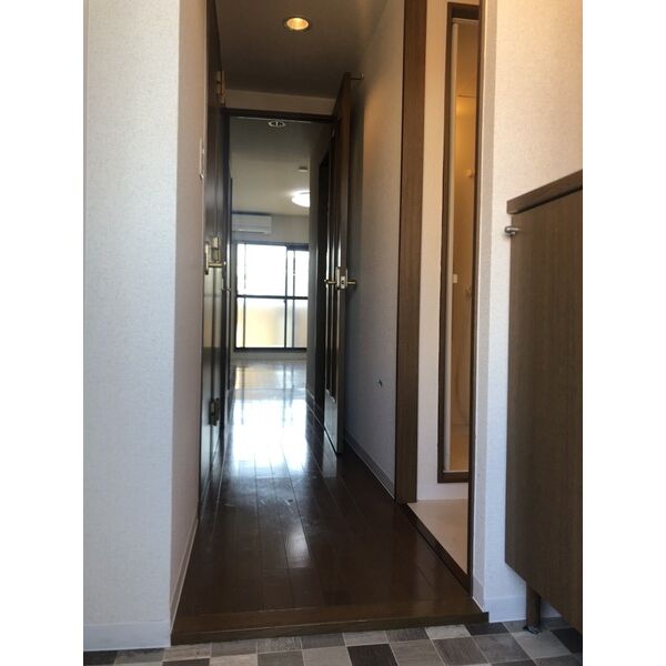 玄関　※別室の参考写真の為、現況優先です。