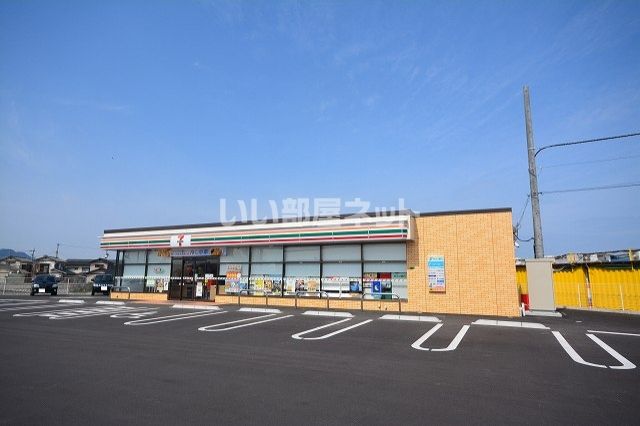 コンビニ　セブンイレブン行橋北泉店（コンビニ）まで705m