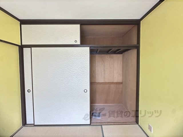 収納　押入