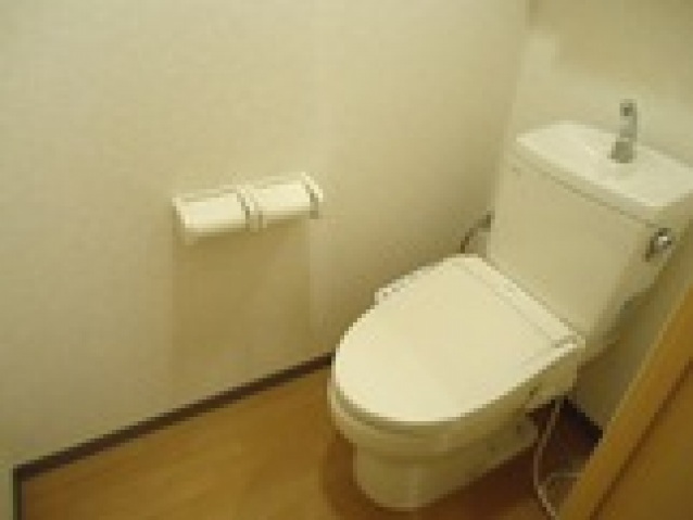 トイレ　温水洗浄暖房便座です。