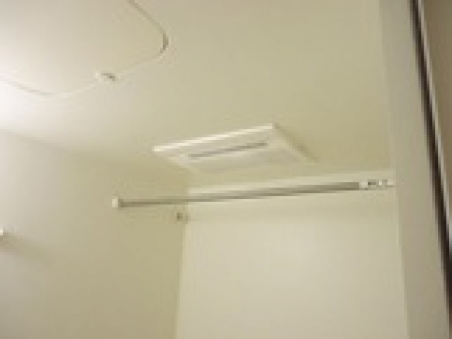 その他　浴室乾燥機でお洗濯物を乾かすことができます