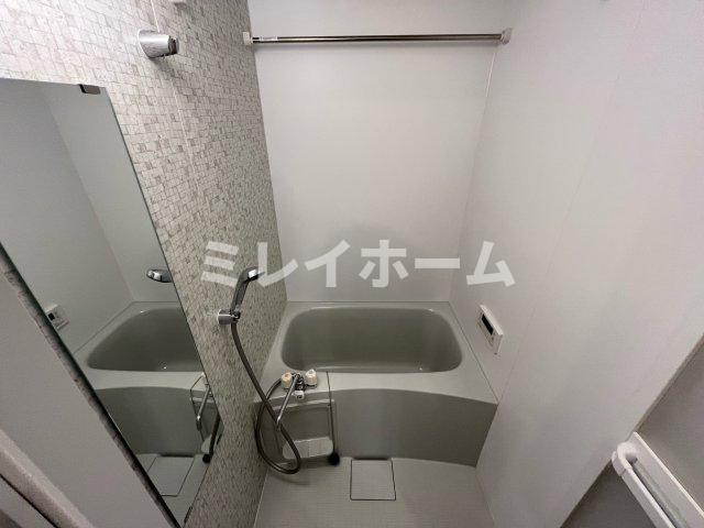 バス・シャワールーム　同建物内、別のお部屋の参考写真になります。