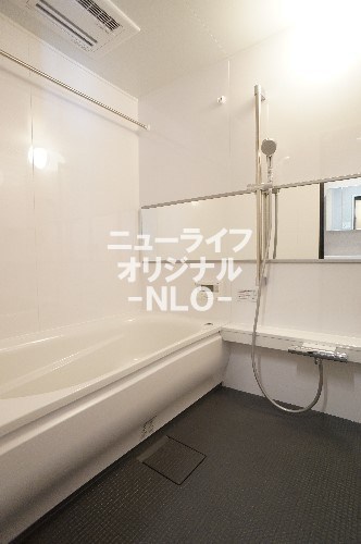 バス・シャワールーム　追焚機能はもちろん浴室乾燥機付きです！