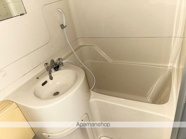山陽新幹線 岡山駅 徒歩23分 2階建 築42年の風呂写真