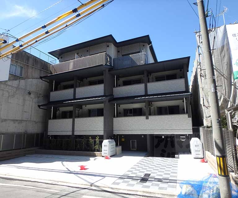 地下鉄烏丸線 今出川駅 徒歩28分 4階建 築12年の外観写真