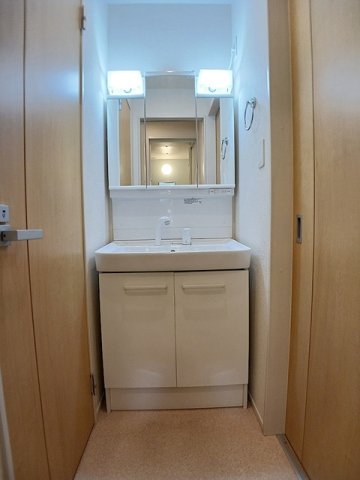 洗面設備　コンパクトで使いやすい洗面所