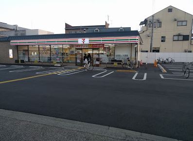 コンビニ　セブンイレブン 京都太秦蚕ノ社店（コンビニ）まで190m