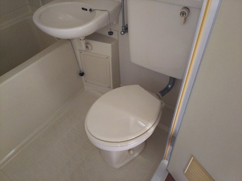 東急東横線 日吉駅 徒歩3分 2階建 築37年のトイレ写真