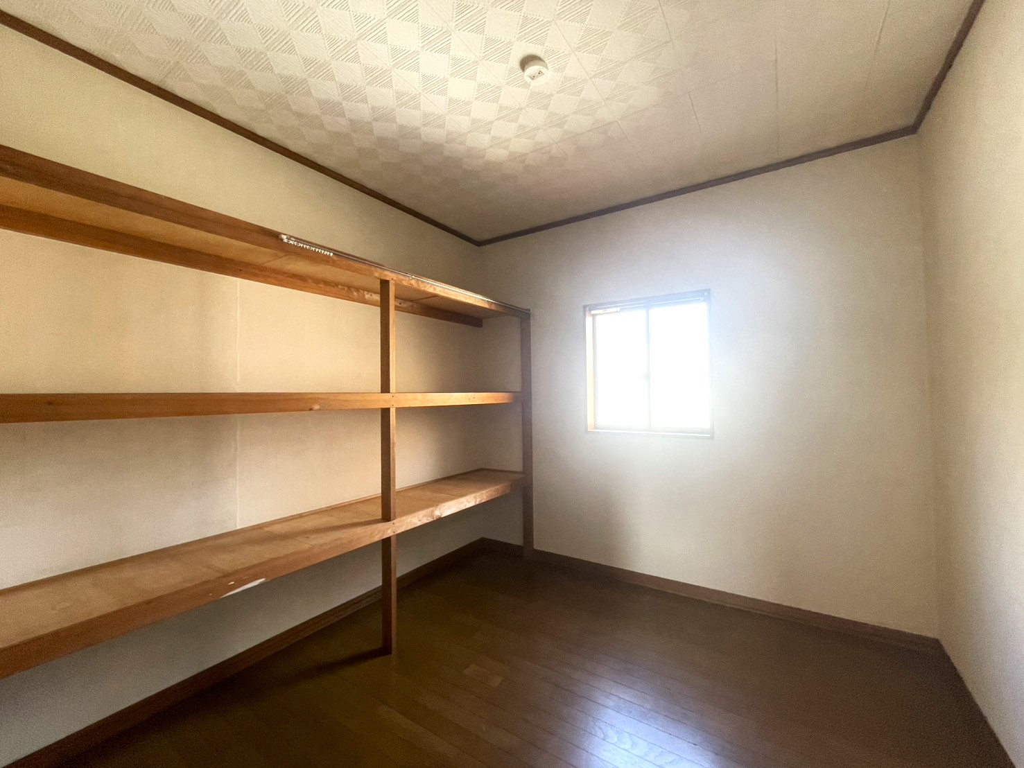 杉田4丁目戸建ての居間写真