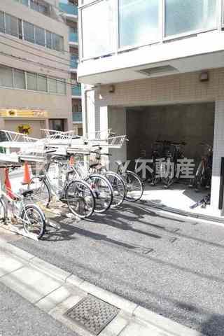 駐車場　駐車場に車を止められます