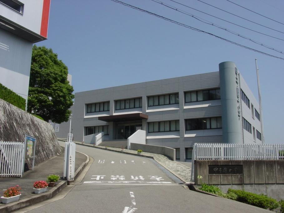 大学・短大　甲子園大学（大学・短大）まで1976m