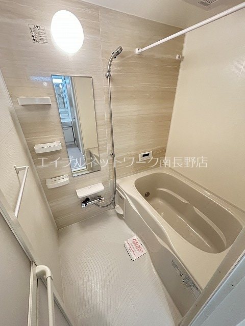 バス・シャワールーム　参考：201号室（内装・設備が異なる場合があります。）