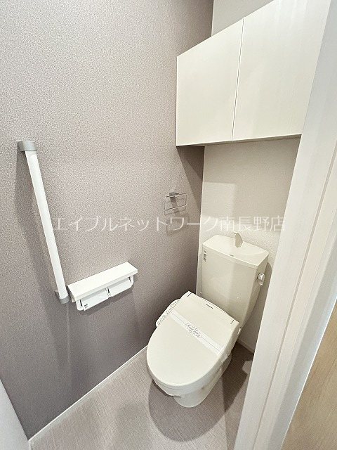 トイレ　参考：201号室（内装・設備が異なる場合があります。）