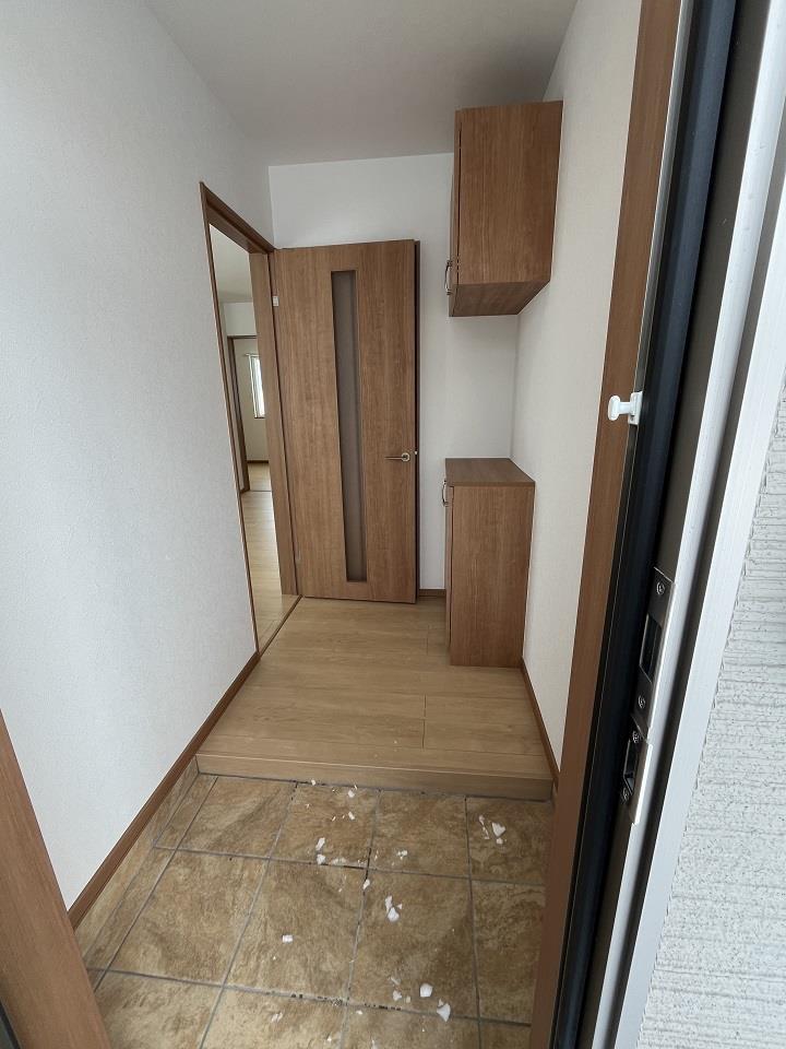 留萌市 2階建 築3年の玄関写真